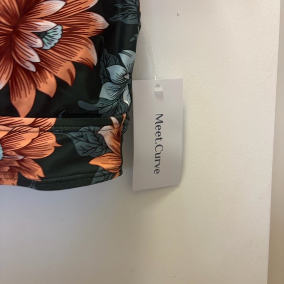 Meet.Curve Floral Green Women's Swim Set Size XL(US 16/18) - Picture 7 of 13
